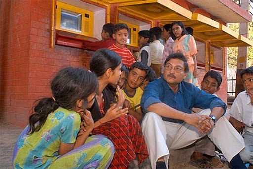 What Sugata Mitra’s “Hole in the Wall” Teaches Us About Starlight and the Future of Self-Coaching